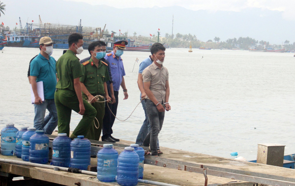 Thông tin mới nhất vụ cha ném con gái 5 tuổi xuống sông Trường Giang -0