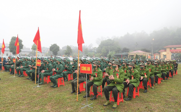 Thứ trưởng Lê Văn Tuyến dự Lễ giao nhận quân tại huyện Phù Ninh, tỉnh Phú Thọ -0