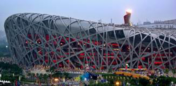 Sân vận động đầu tiên tổ chức hai kỳ Olympic khác mùa -0