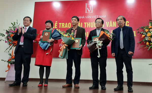 Trao Giải thưởng Hội Nhà văn Việt Nam năm 2021: Chờ đợi những trang viết nhân văn -0