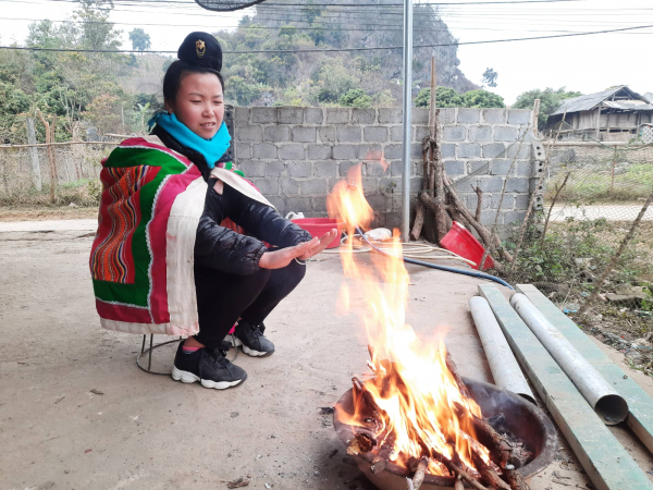 Nông dân và vật nuôi vùng cao Sơn La co ro trong giá rét -0