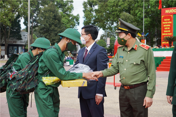 Deputy Minister Le Van Tuyen visits Dak Lak Provincial Police Department -0