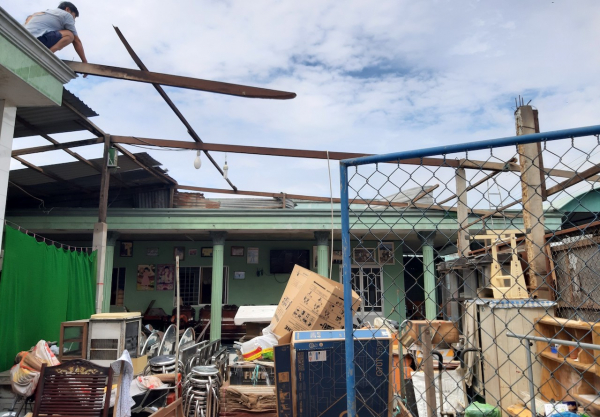 Mưa lớn kèm dông lốc gây thiệt hại 38 căn nhà ở Tiền Giang -0