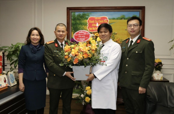CAND Newspaper congratulates medical workers on Vietnamese Doctors’ Day  -0