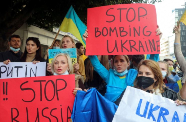 Hàng ngàn người biểu tình phản đối chiến dịch ở Ukraine của Nga -0