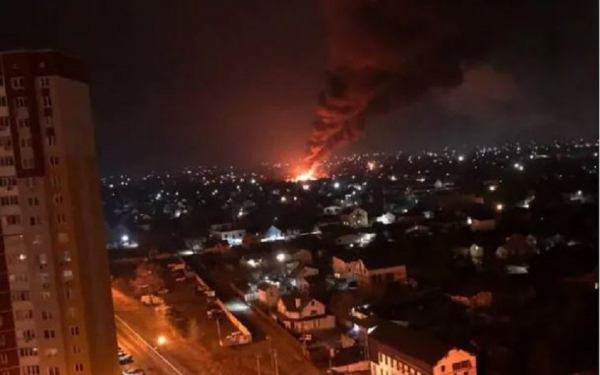 Ukraine tuyên bố bắn rơi máy bay Nga trên bầu trời Kiev -0