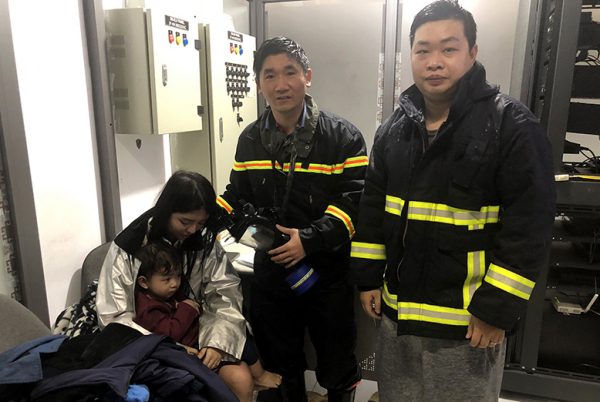 Cứu thoát 3 người trong đám cháy tại Chung cư Gamuda The One Residence -0