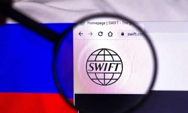 Quyết định loại Nga khỏi SWIFT “phủ bóng” nền kinh tế thế giới -0