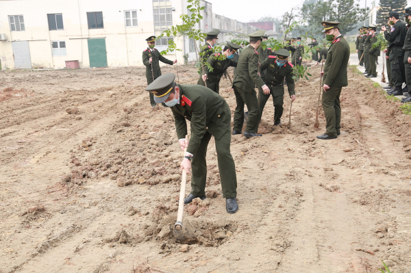 Trường Cao đẳng ANND I phấn đấu chỉ tiêu trồng mới cây xanh năm sau cao hơn năm trước -0