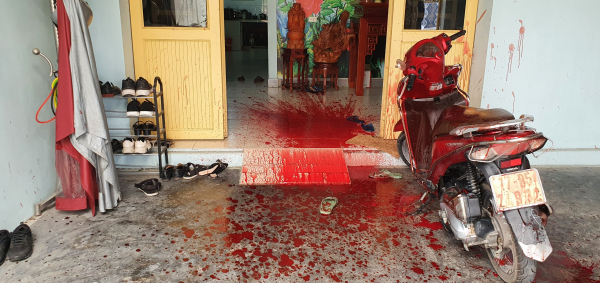 Nhà riêng Phóng viên Báo Tuổi trẻ bị tấn công bằng chất bẩn -0
