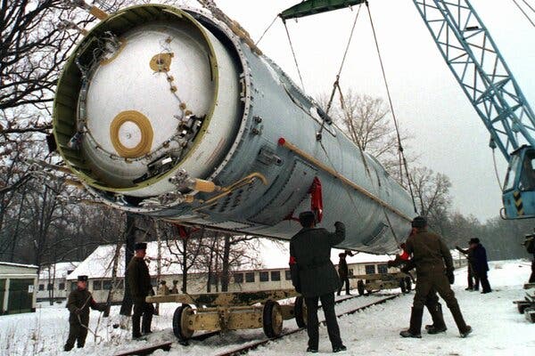 Nga cảnh báo Ukraine có khả năng phát triển vũ khí hạt nhân -0