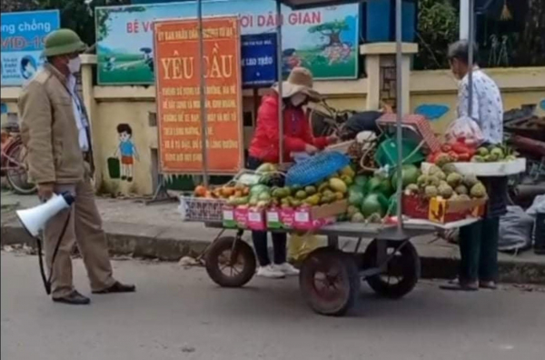 Ban quản lý chợ cưỡng chế hàng rong, bỏ mặc nữ tiểu thương nằm bất tỉnh  -0