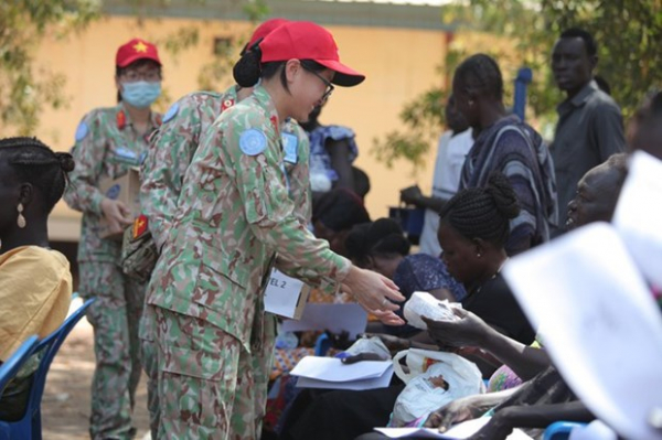 Vietnamese “blue beret” doctors help raise South Sudanese women's awareness of health care -0