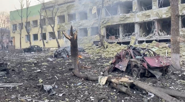 Bệnh viện Ukraine trúng bom, Nga nói Kiev tung tin giả -0