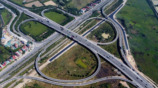 Modern intersection give Hanoi urban facelift -2