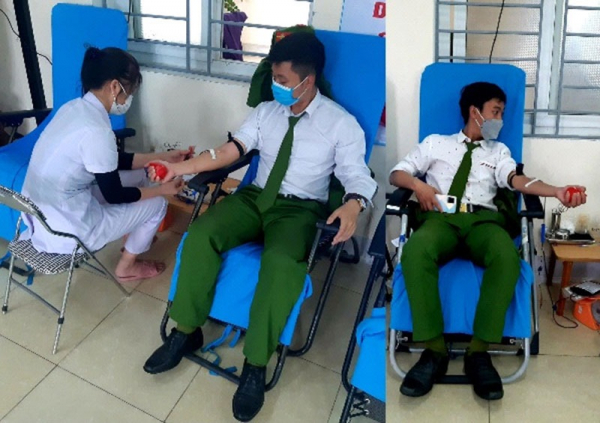 Two police officers donate blood to save life of a patient  -0