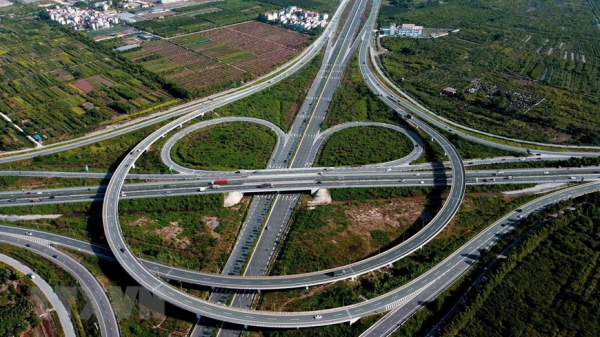 Modern intersection give Hanoi urban facelift -4