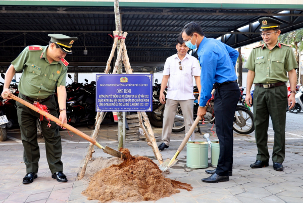 Công an TP Cần Thơ trồng 1.600 cây xanh -1