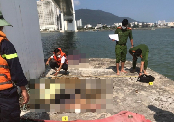 Phát hiện 2 thi thể nam, nữ dưới cầu Thuận Phước -0