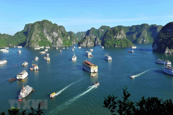 A look into beautiful Vietnam's Halong Bay -1