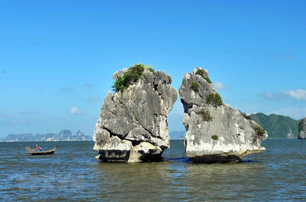A look into beautiful Vietnam's Halong Bay -3