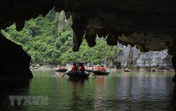 A look into beautiful Vietnam's Halong Bay -5