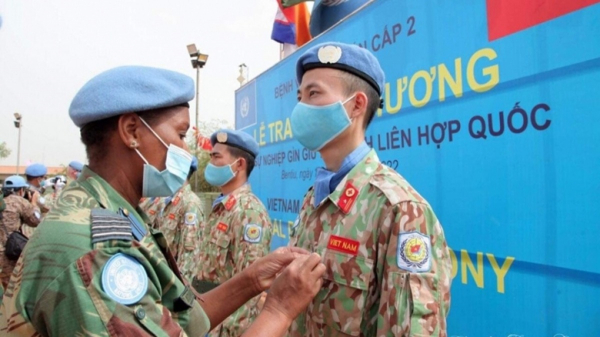 Vietnam’s Level-2 Field Hospital Round 3 awarded medals by UN -0