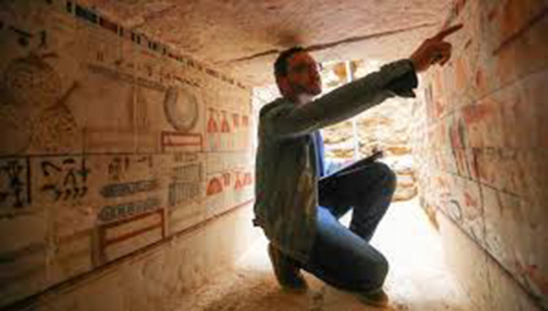 Phát hiện 5 ngôi mộ hơn 4.000 năm tuổi ở Ai Cập -0