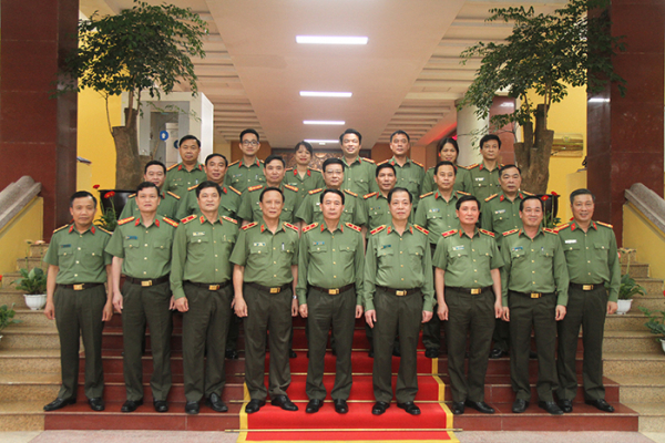 Deputy Minister Le Quoc Hung works with Guard Police High Command -0