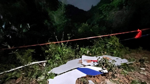 Tìm thấy nhiều thi thể trong vụ tai nạn máy bay ở Trung Quốc -0