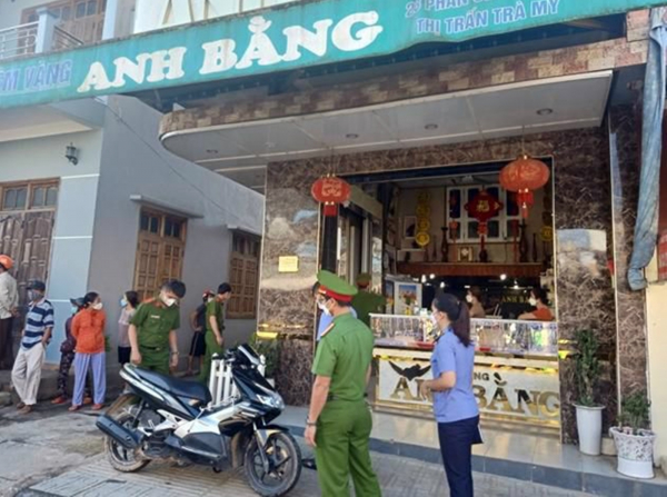 Tạm giữ đối tượng cướp giật tài sản tiệm vàng tại Quảng Nam -0