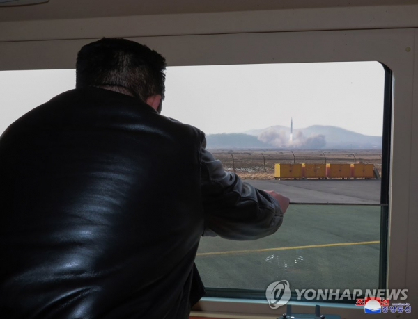 Đích thân ông Kim Jong-un chỉ đạo vụ phóng ICBM uy lực nhất -0