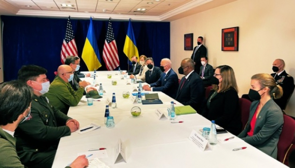 Tổng thống Biden gặp hai bộ trưởng Ukraine lúc nhạy cảm -0