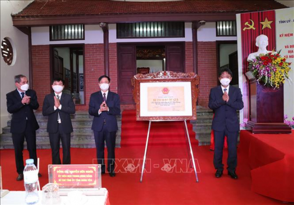 Đón Bằng công nhận di tích Quốc gia Địa điểm lưu niệm đồng chí Lê Văn Lương -0