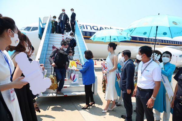 Hơn 300 du khách quốc tế mở đầu cho các chuyến bay quốc tế trở lại Đà Nẵng -3