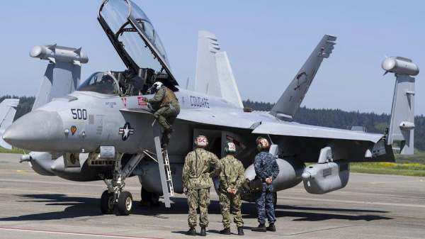Mỹ điều máy bay Hải quân tăng cường phòng thủ cho NATO  -0