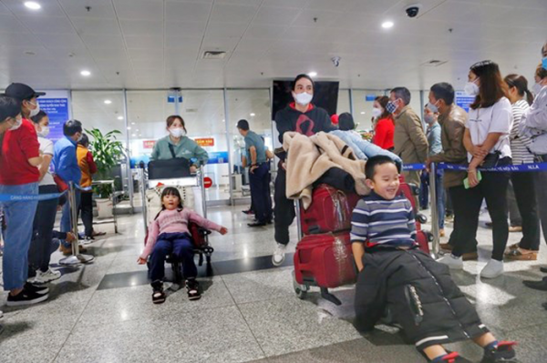Hoàn thành 6 chuyến bay đưa gần 1.700 người Việt tại Ukraine về nước -0