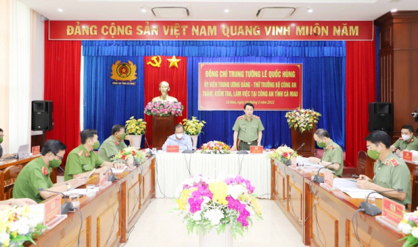 Deputy Minister Le Quoc Hung works with Ca Mau Provincial Police Department  -0