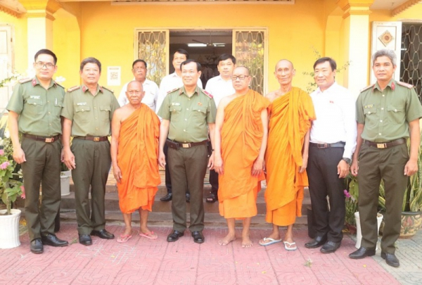 NA Defense and Security Chairman visits Tra Vinh -0