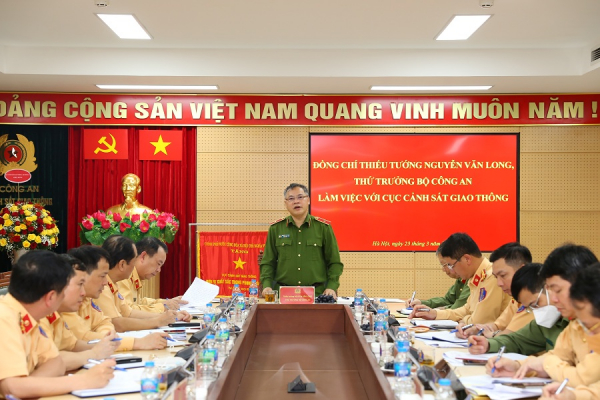 Major General Nguyen Van Long joins National Traffic Safety Committee -0