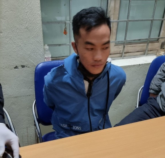 Phàng A Bay cùng tang vật.