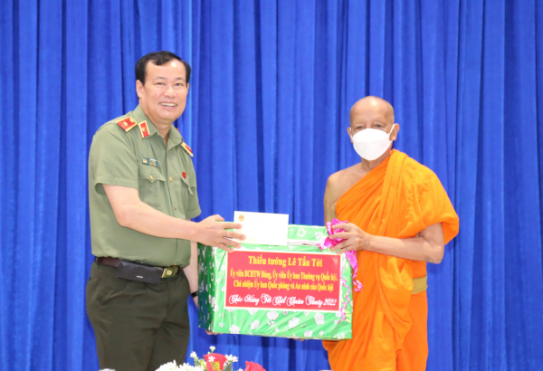 Chủ nhiệm Ủy ban QPAN của Quốc hội chúc Tết Chol Chnam Thmay tại Bạc Liêu và Sóc Trăng -0