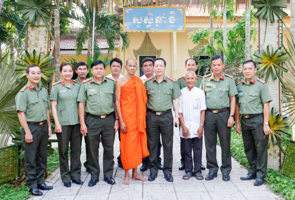 Công an TP Cần Thơ chúc Tết Chôl Chnăm Thmây các chùa Khmer  -2