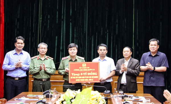 Công an tỉnh Sơn La hỗ trợ 5 tỷ đồng xây dựng nhà ở cho hộ nghèo -0