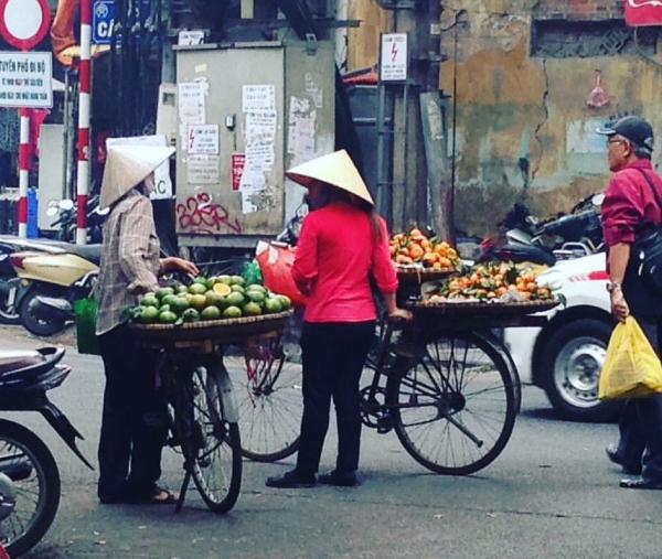 Hà Nội: Lắp đặt máy bán hàng tự động dần thay thế hàng rong -0