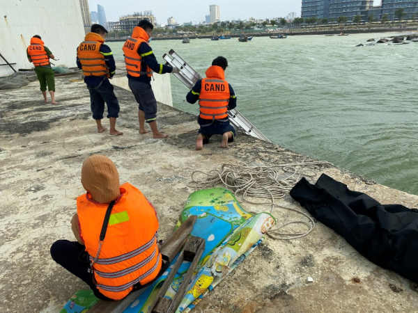 Đà Nẵng: Lại tiếp tục phát hiện thi thể nam dưới cầu Thuận Phước -1