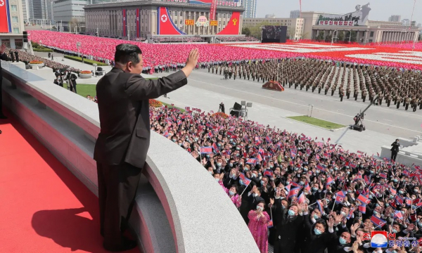 Biển người Triều Tiên mừng ngày sinh cố Chủ tịch Kim Nhật Thành -0