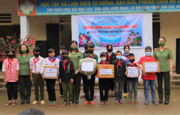 Trường Cao đẳng ANND  tuyên truyền phổ biến pháp luật và tặng quà cho học sinh nghèo tại Hà Giang -0