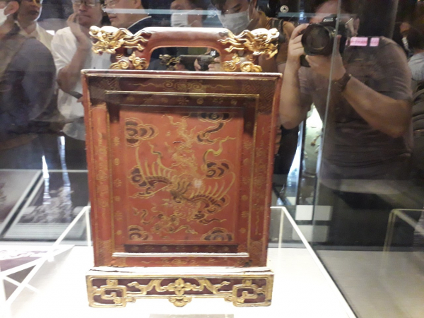 Chiêm ngưỡng 2 cổ vật triều Nguyễn trị giá hàng chục tỷ đồng được trưng bày tại Huế -4