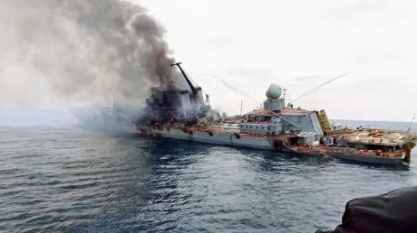 Xuất hiện hình ảnh tàu Moskva ngay trước khi chìm trên biển Đen -0